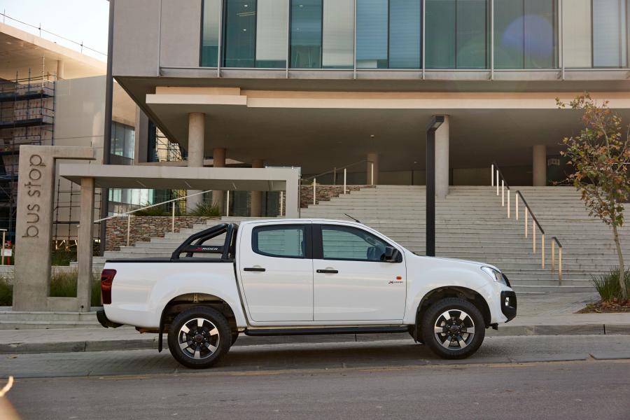  Isuzu KB Double Cab X-Rider 2016 года  (фото 20 из 30)